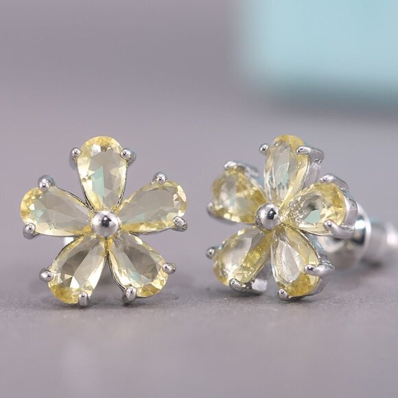 💥Beautiful Tiny Plum Blossom Zircon Dainty Stud EarringsN…UNVN12459 - Picture 1 of 4